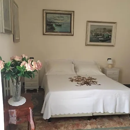 לינה וארוחת בוקר Alxenia 3*