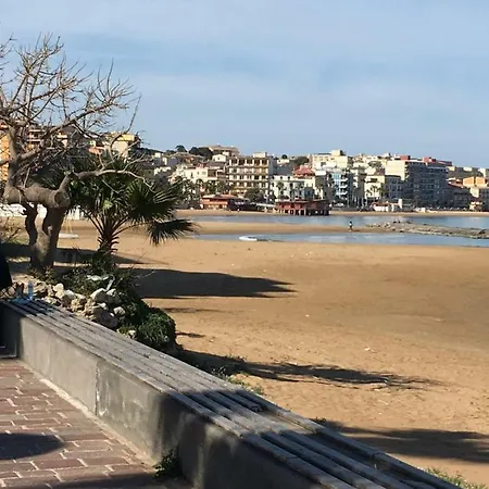 Alxenia לינה וארוחת בוקר 3*