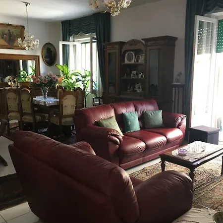Alxenia לינה וארוחת בוקר קרוטונה